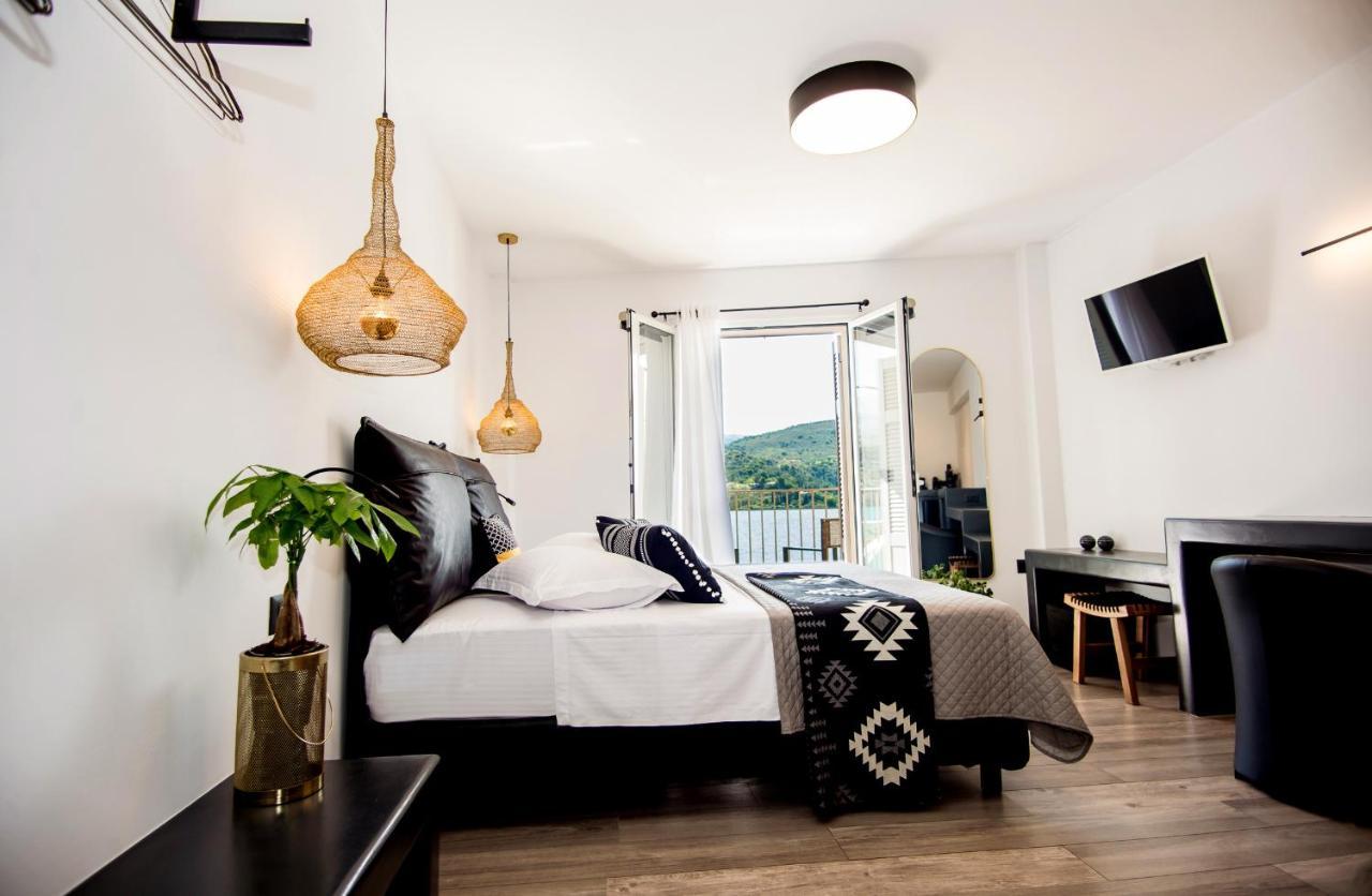 A & B Minimal Suite Ιι With Sea View In Argostoli المظهر الخارجي الصورة